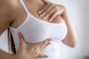 Woman performing breast augmentation with fat transfer in Albania, combining implants and fat grafti.